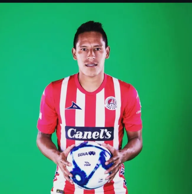 Jorge Sánchez con la camisa de Atlético de San Luis. (Foto: Atlético de San Luis)