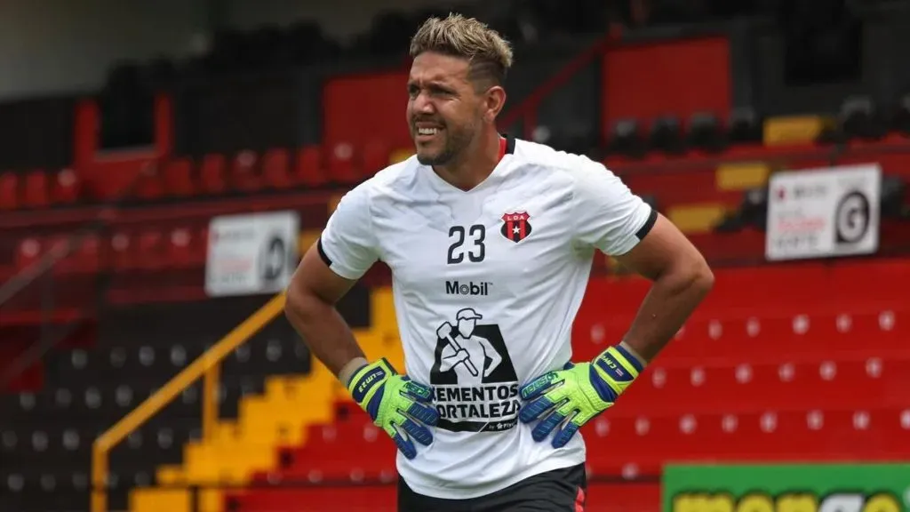 Leo Moreira no sigue en Alajuelense (LDA).