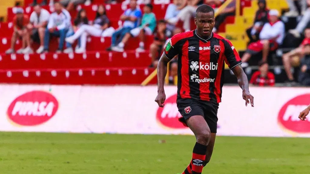 Angulo regresó al país justo a tiempo para el debut de Alajuelense en el Clausura 2025 (LDA).