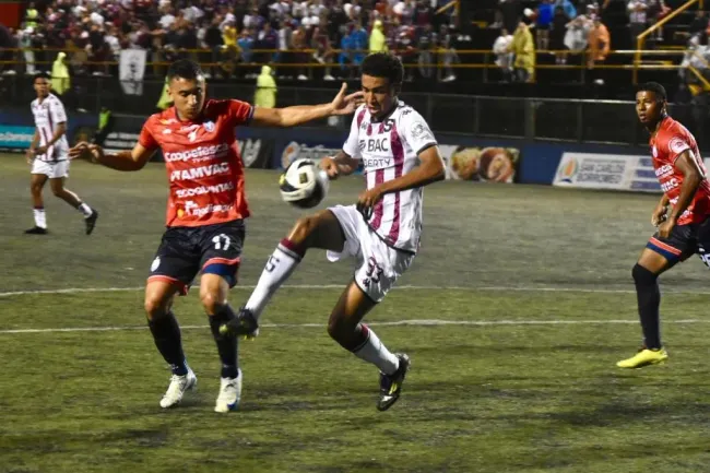 Saprissa se llevó tres puntos extremadamente sufridos (Saprissa).