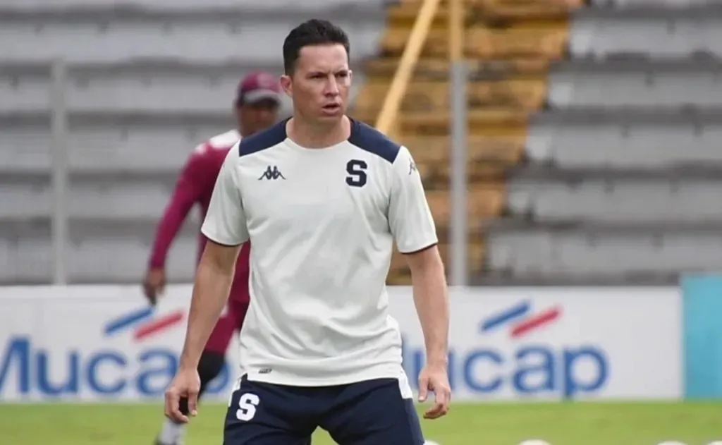 Bryan Oviedo cuando soñaba con volver a Saprissa. (Saprissa)