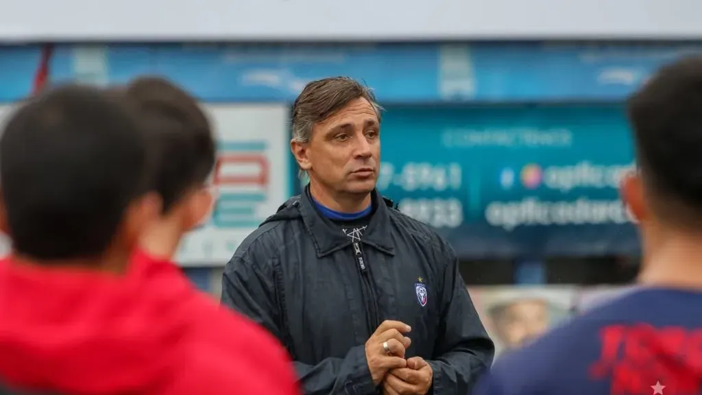 Martín Arriola se mostró muy molesto con Valverde.