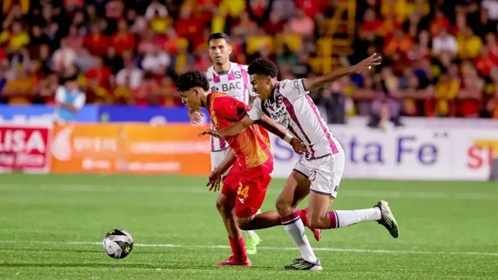 Andy Rojas se quiere ir de Herediano.