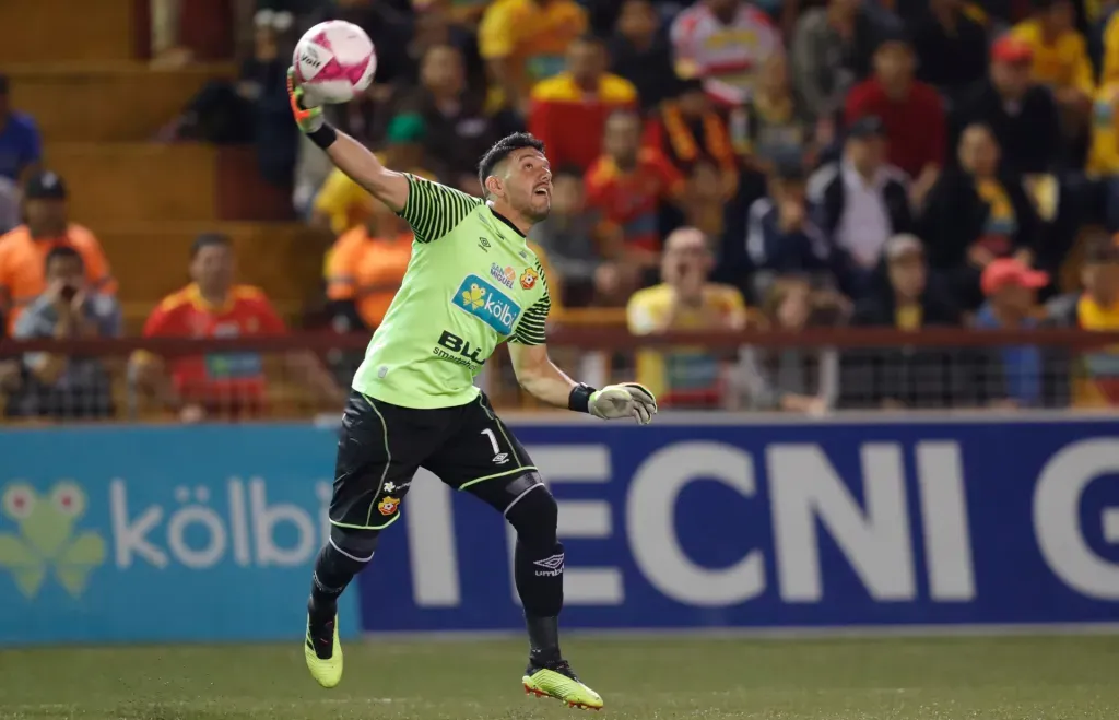 Leo Moreira ganó siete títulos nacionales y una Liga Concacaf con Herediano, donde atajó entre 2009 y 2018. (Foto: José Cordero / La Nación)