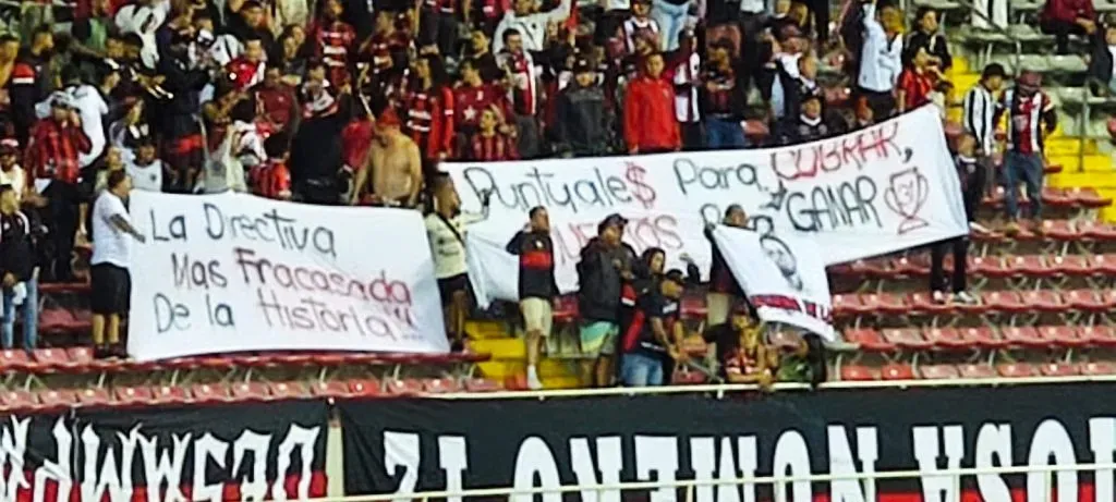 El descontento de la afición de Alajuelense salta a la vista.