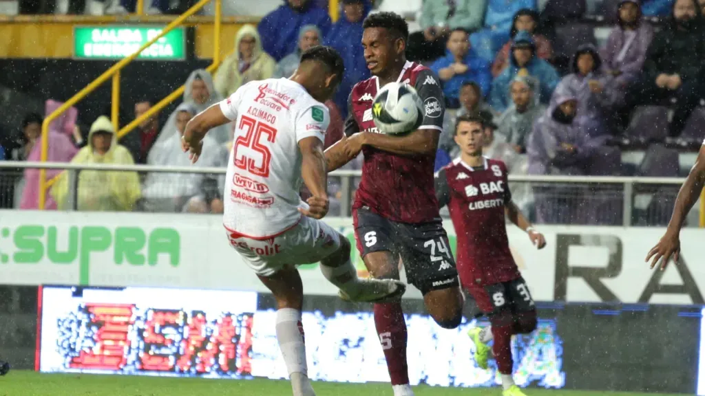 El último choque entre Saprissa y Santos, disputado el pasado 10 de noviembre, terminó en un vibrante 3-3. (Foto: José Cordero)