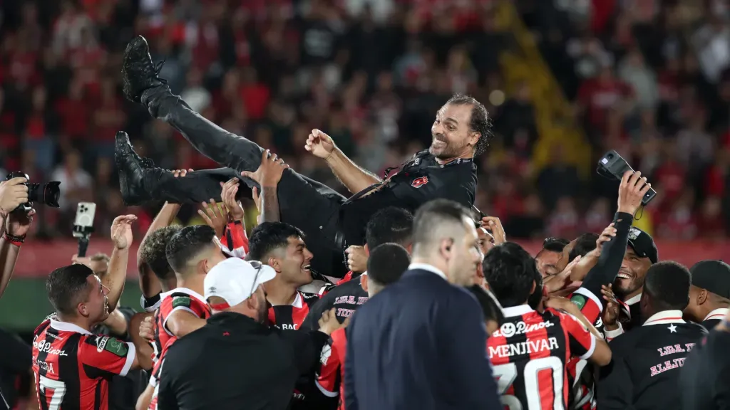 Una de las última postales felices de Andrés Carevic en Alajuelense. (Foto: John Durán)