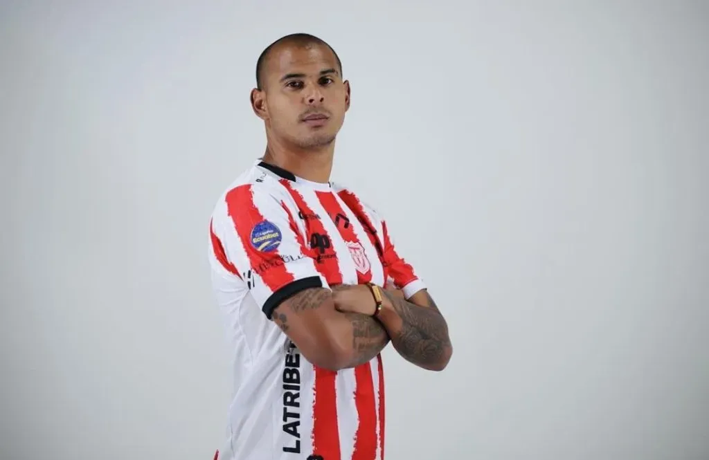 Diego Ledesma con la camisa de Técnico Universitario, su último club. (Foto: Prensa Técnico Universitario)