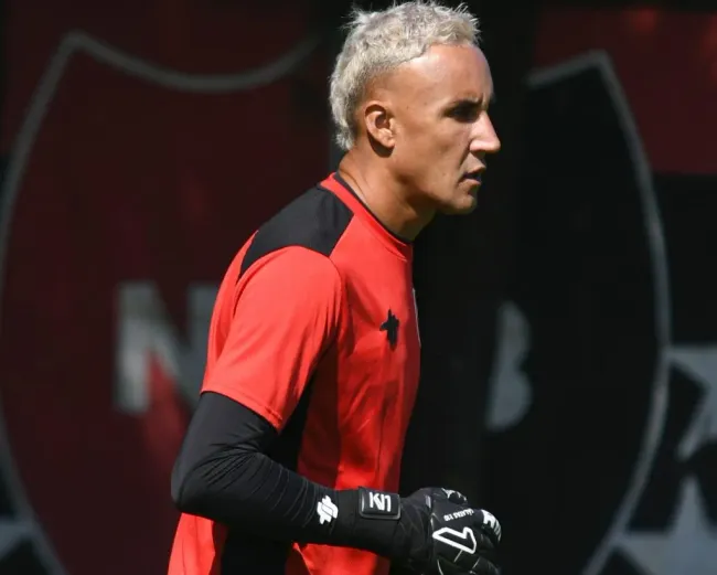 Keylor Navas se prepara para hacer su debut con la Lepra (Newell´s).