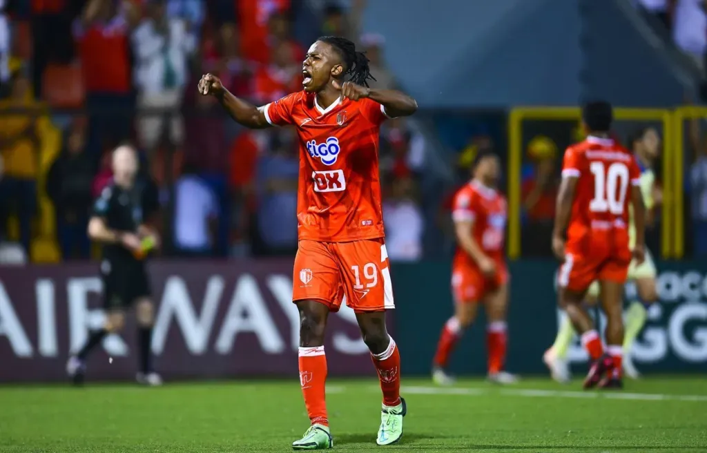 Evert Martínez, eufórico, durante el partido que Real Estelí le ganó 2-1 a América el año pasado. (Foto: MEXSPORT)