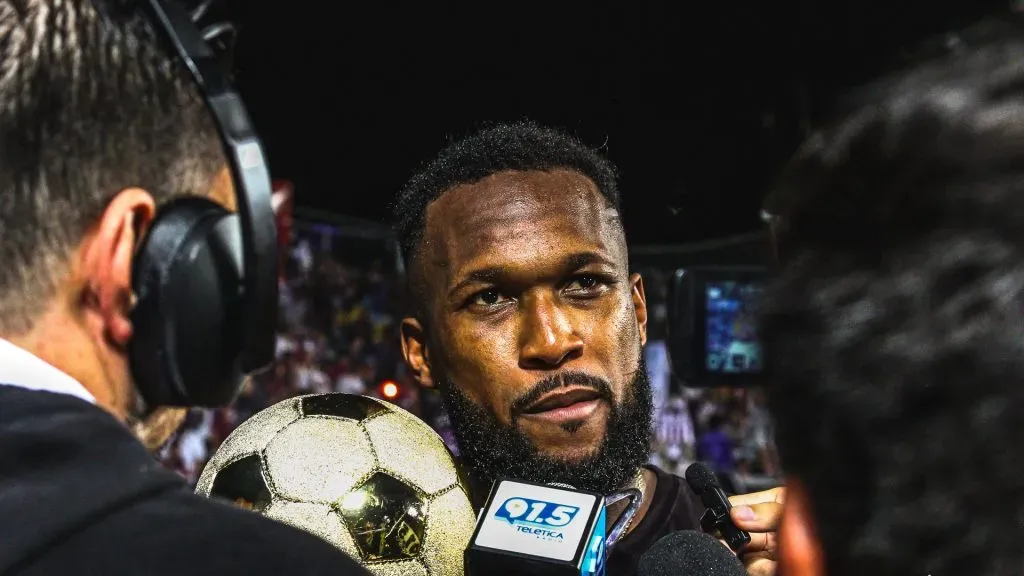 Kendall Waston es duda ante Alajuelense.