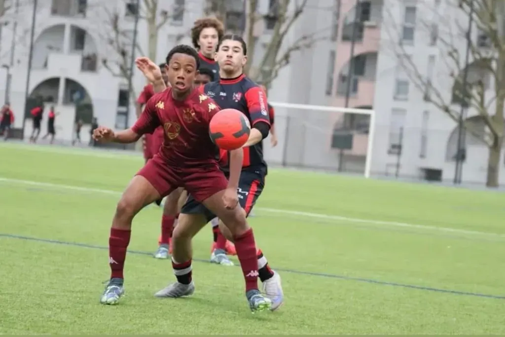Anelka Álvarez en el PSG.