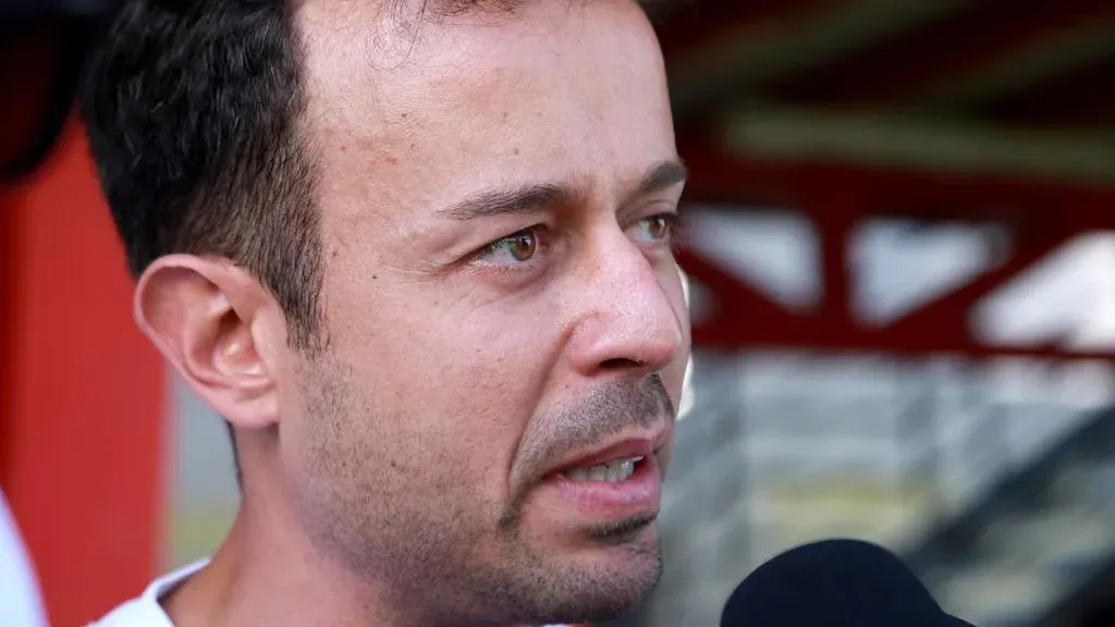 Javier Santamaría está en el centro de la tormenta.