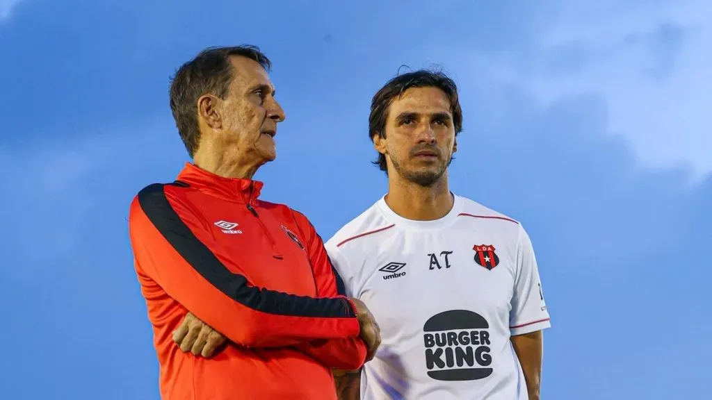 Bryan Ruiz se alejaría de Guimaraes.