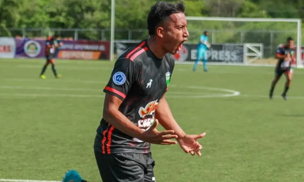 Castillo gritando un gol con Sébaco. (Cortesía: La Prensa)