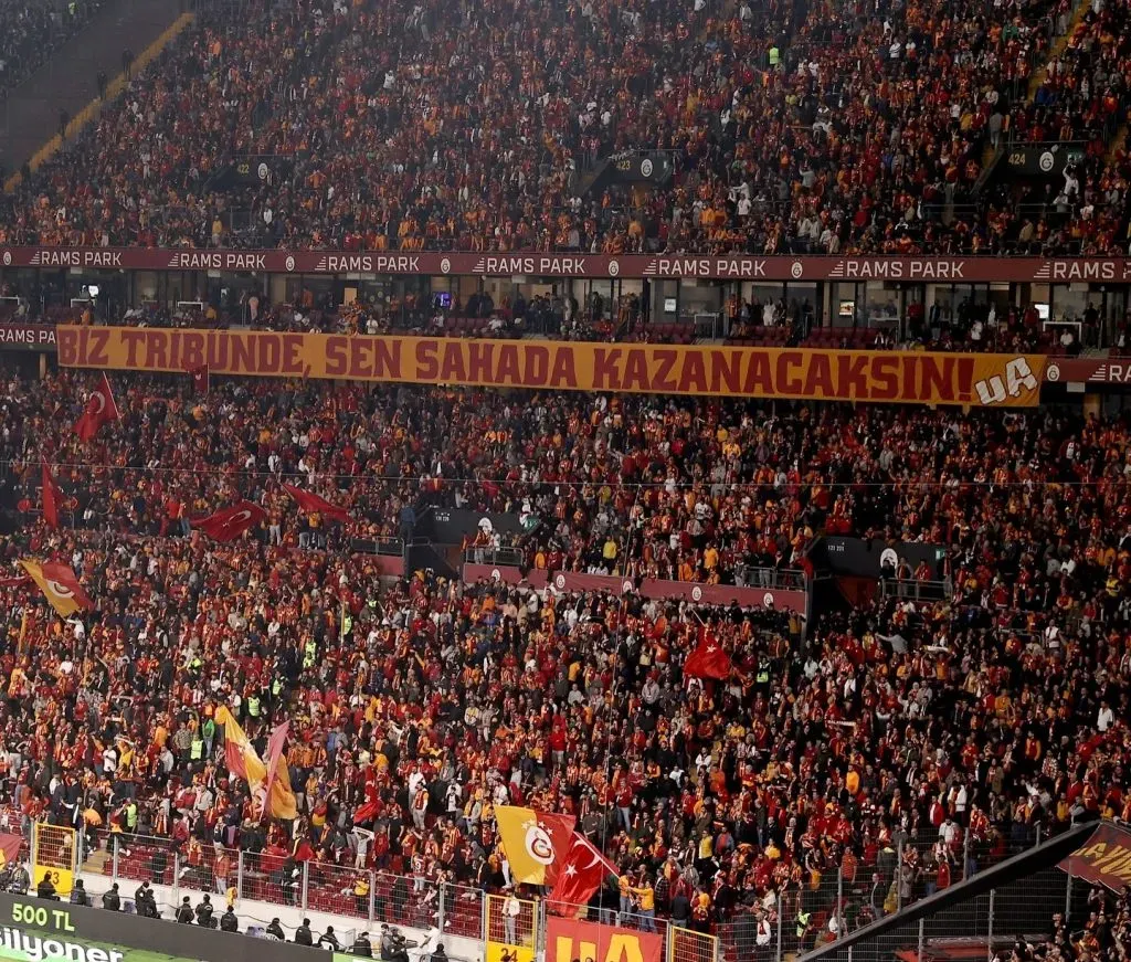 Galatasaray avanzará por Manfred Ugalde (Galatasaray SK).