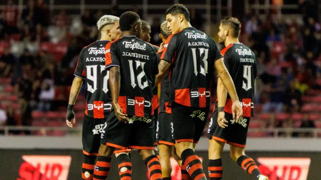 Alajuelense se prepara para chocar con Puntarenas en la definición del Torneo de Copa.