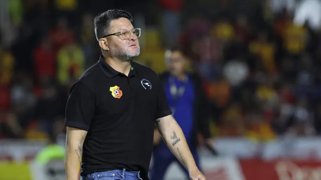 Ni Jafet Soto pudo evitar esto con Marcel Hernández.