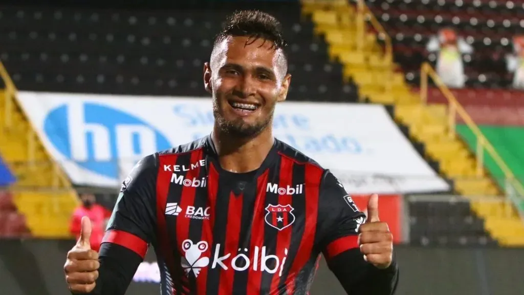 Alex López fue pedido por algunos manudos.