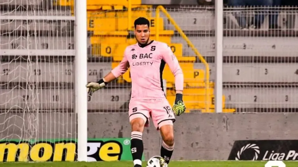 Esteban Alvarado quiere seguir en Saprissa.