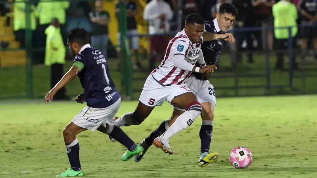 Con los goles de Allen Guevara y Kennedy Rocha, Cartaginés le remontó 2-1 a Saprissa la última vez que se enfrentaron. El tanto de los tibaseños lo hizo Ariel Rodríguez. (Foto: Mayela López / La Teja)