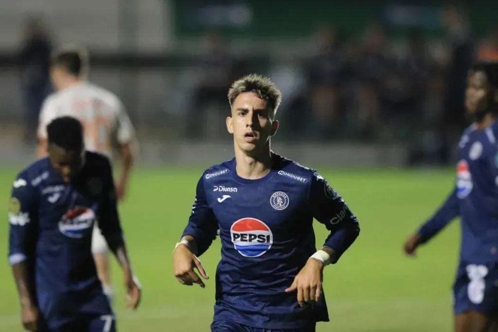 Rodrigo Auzmendi volverá a jugar hasta la fecha 13 del torneo Clausura 2025.