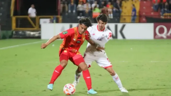 Joshua Canales decidió dejar el fútbol de Costa Rica para probar suerte en Sudamérica.