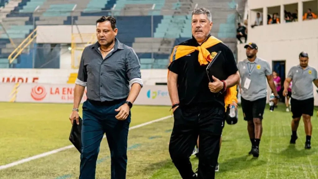 Jeaustin Campos sufre problemas en Real España.