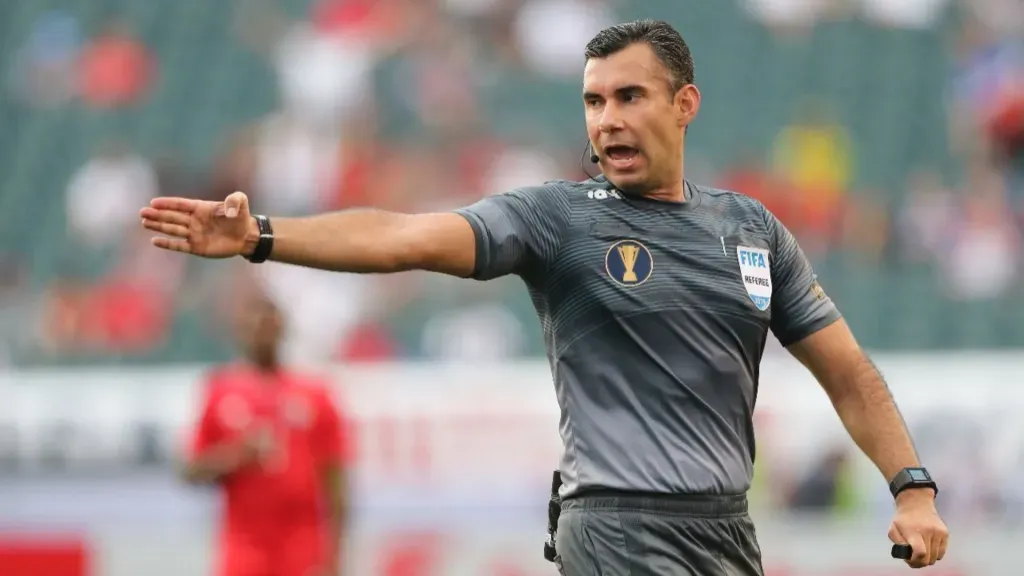 Mario Escobar, árbitro mundialista en Qatar 2022, dirigió a México en 8 encuentros de los cuales ganó 3, empató 3 y perdió 2. (Foto: Getty)