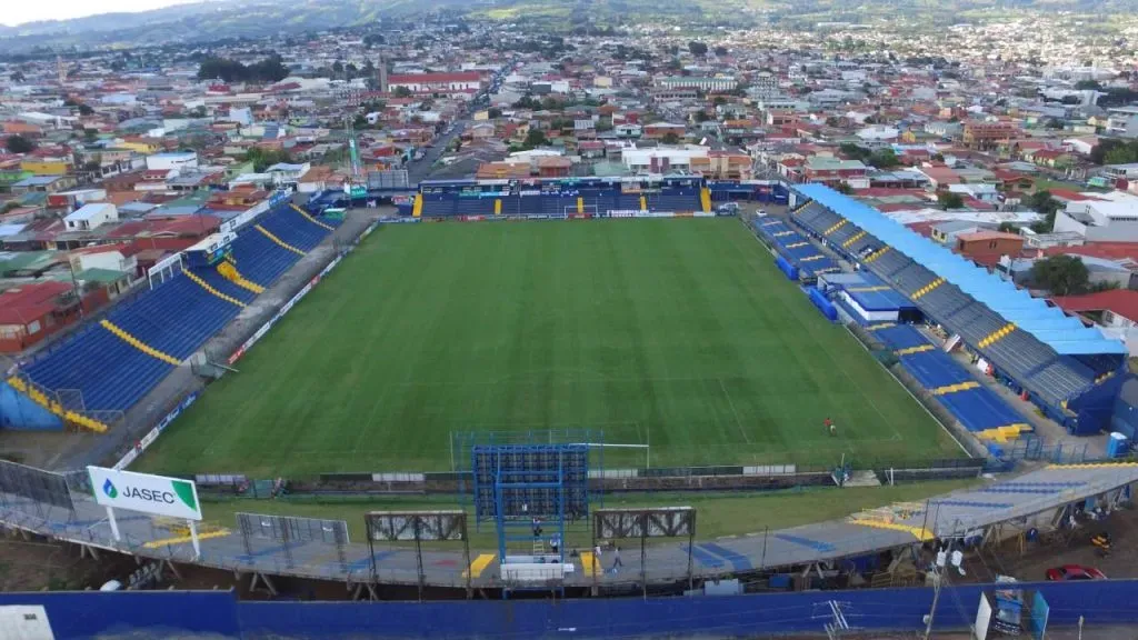 El Estadio Fello Meza será subastado (Wikipedia).