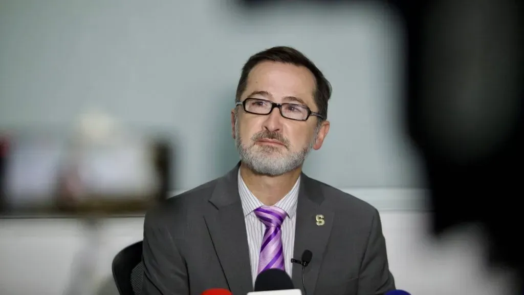 Juan Carlos Rojas dice lo suyo en medio de la crisis morada (Imago).