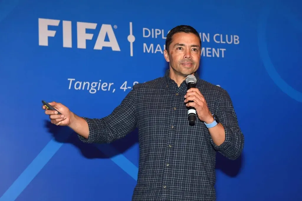 Martín Machón exponiendo. (Foto: X de Martín Machón)