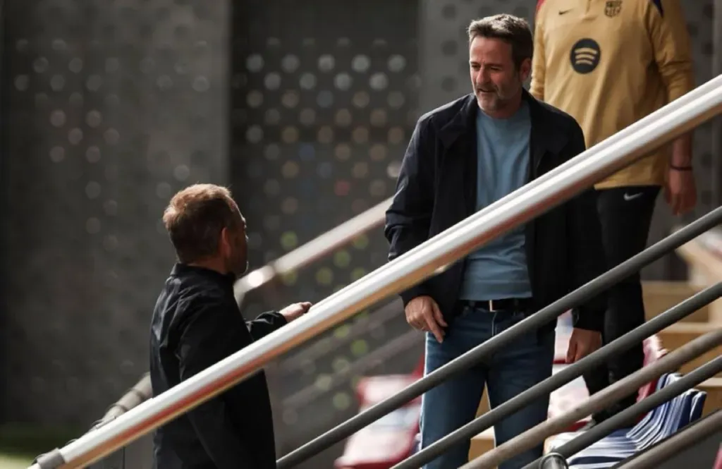 Hansi Flick, técnico de Barcelona, se acercó a saludar a Thomas Christiansen. (Foto: EFE)