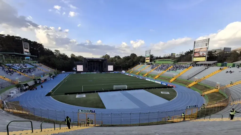 El Estadio Cementos Progreso, ubicado en Ciudad de Guatemala, tiene capacidad para 17 mil espectadores. (Foto: Alex Meoño)