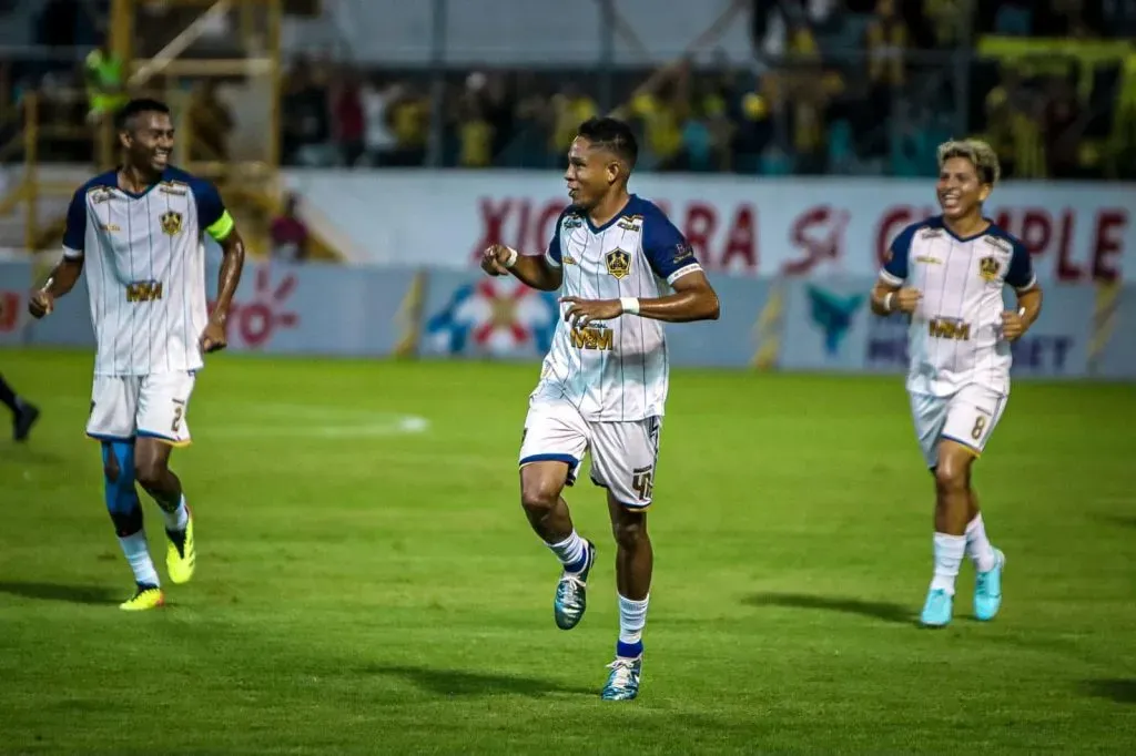 Christian Altamirano era habitual titular en Potros hasta que llegó Reynaldo Tilguath al banquillo de Olancho FC