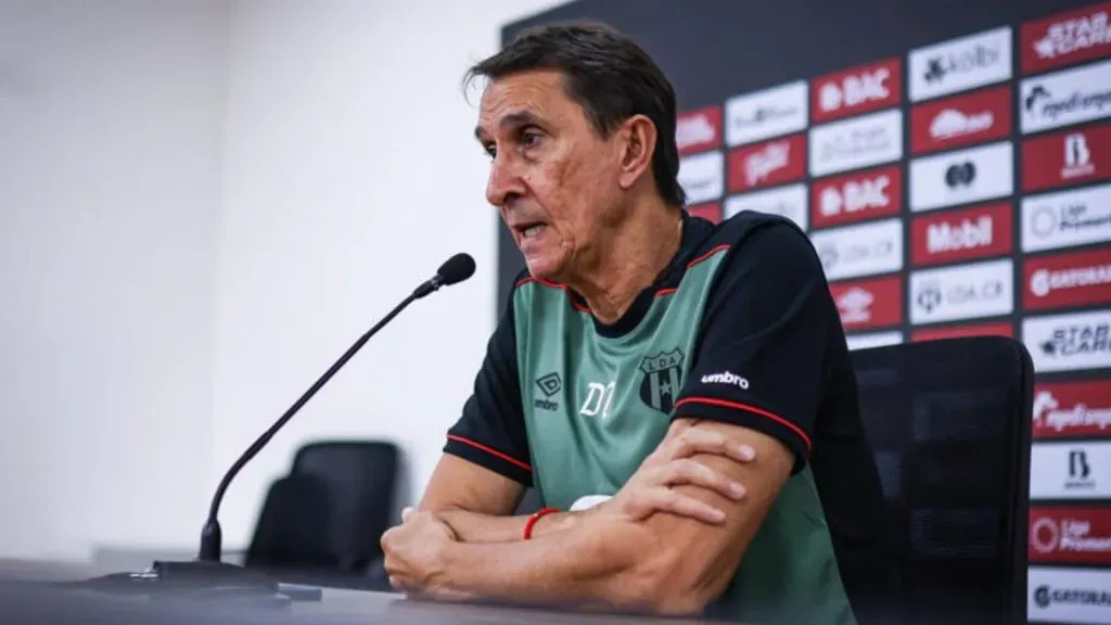 Guimaraes no le está dando muchos minutos a Navarro. (Alajuelense)