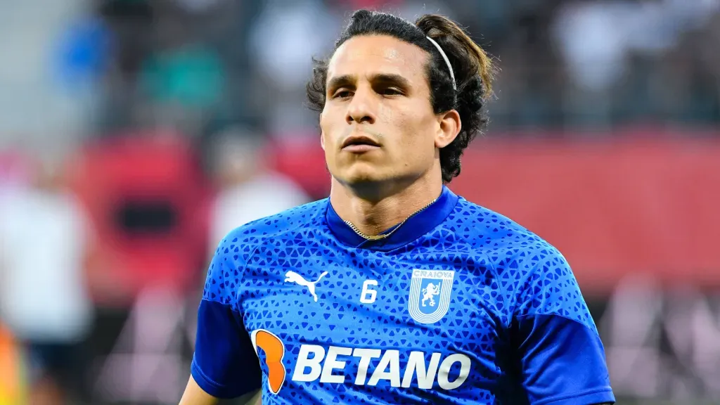 Paradela está cedido en el fútbol rumano (U. Craiova).