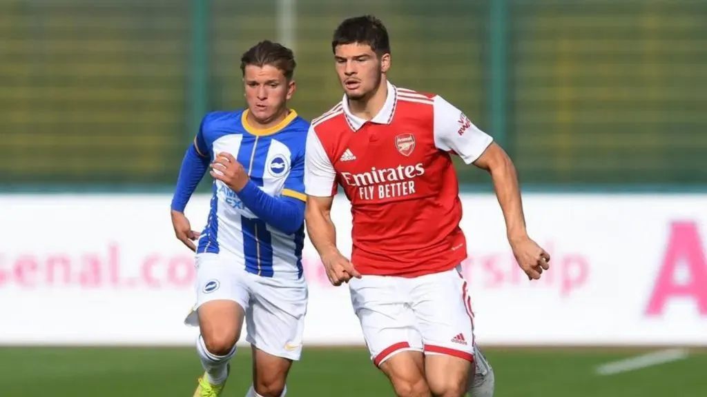 Elián Quesada volvió a jugar en el Arsenal.