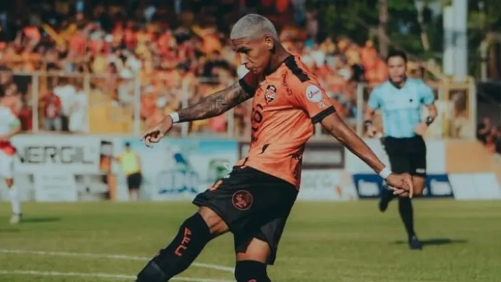 John Paul Ruiz es del gusto de Alajuelense.