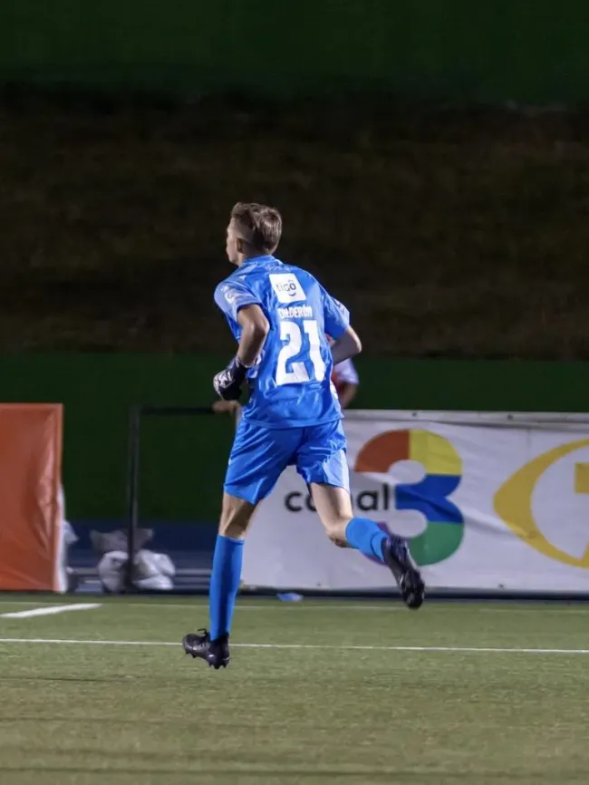 Calderón en su debut con los Cremas. Foto: Prensa Comunicaciones.