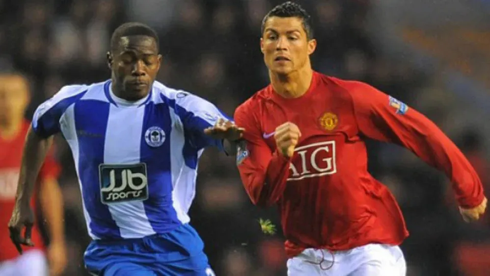 Maynor Figueroa marcando a Cristiano Ronaldo en 2008.