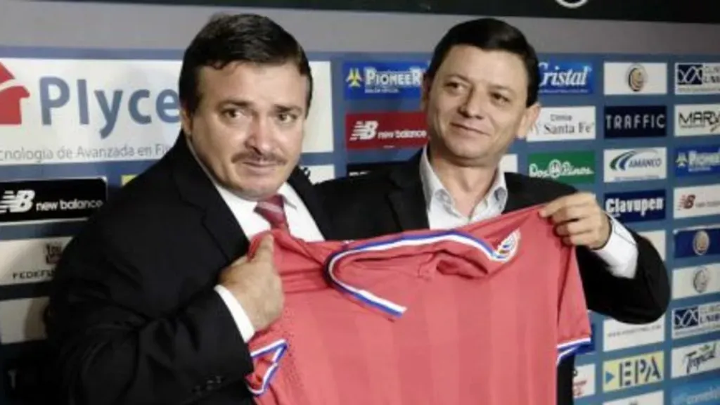 Óscar Ramírez asumió en la Sele, tras la salida de Wanchope.