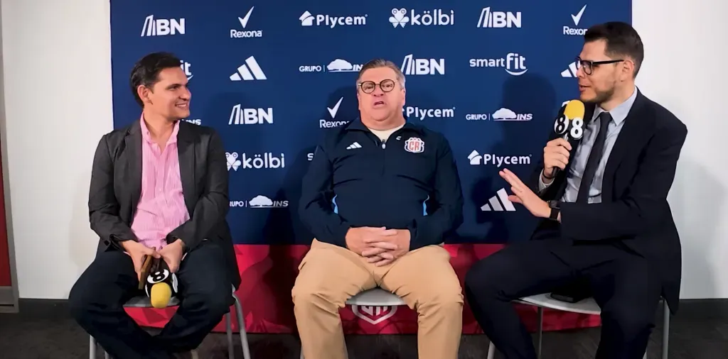 Piojo Herrera comparó a Keylor Navas y Memo Ochoa (Youtube).