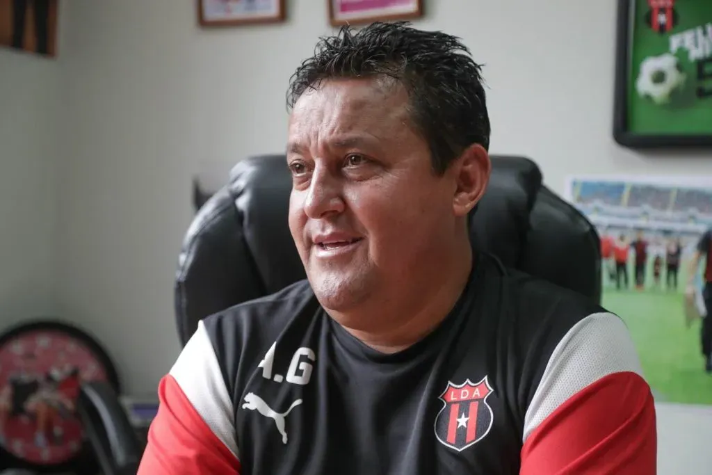Víctor Reyes, secretario técnico en Alajuelense (La Teja).