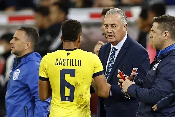 La polémica alrededor de Byron Castillo dejó contra las cuerdas a Gustavo Alfaro (Getty Images).