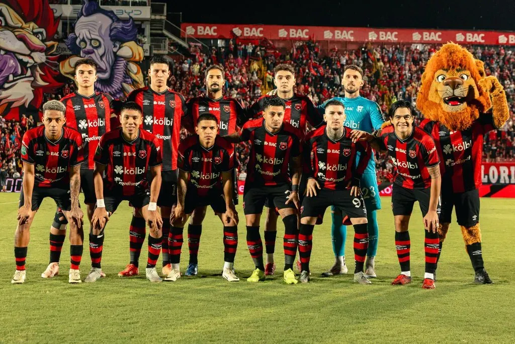 Alajuelense no pudo quedarse con la victoria en el clásico (LDA).
