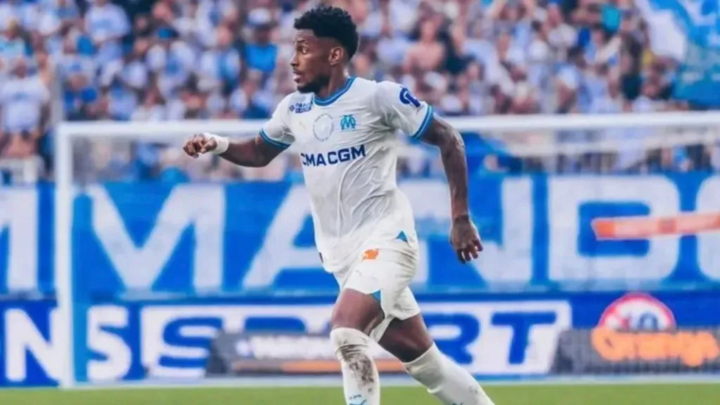 Lo confirma L'Équipe: Michael Amir Murillo llega a un equipo repleto de figuras.