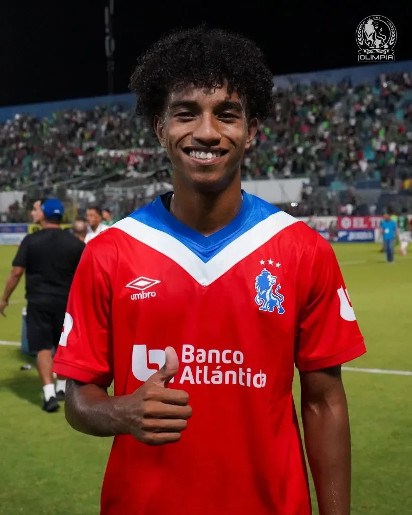 Sáenz debutó con la camisa de Olimpia y El Salvador lo quiere en sus filas.