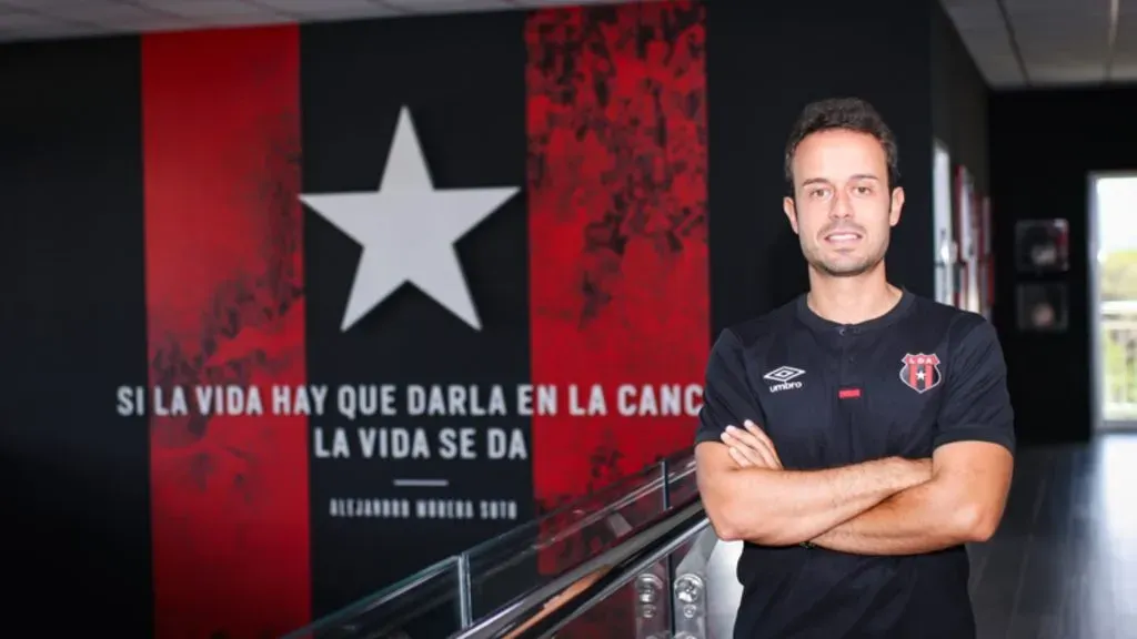 Javier Santamaría termina su contrato. (LDA)