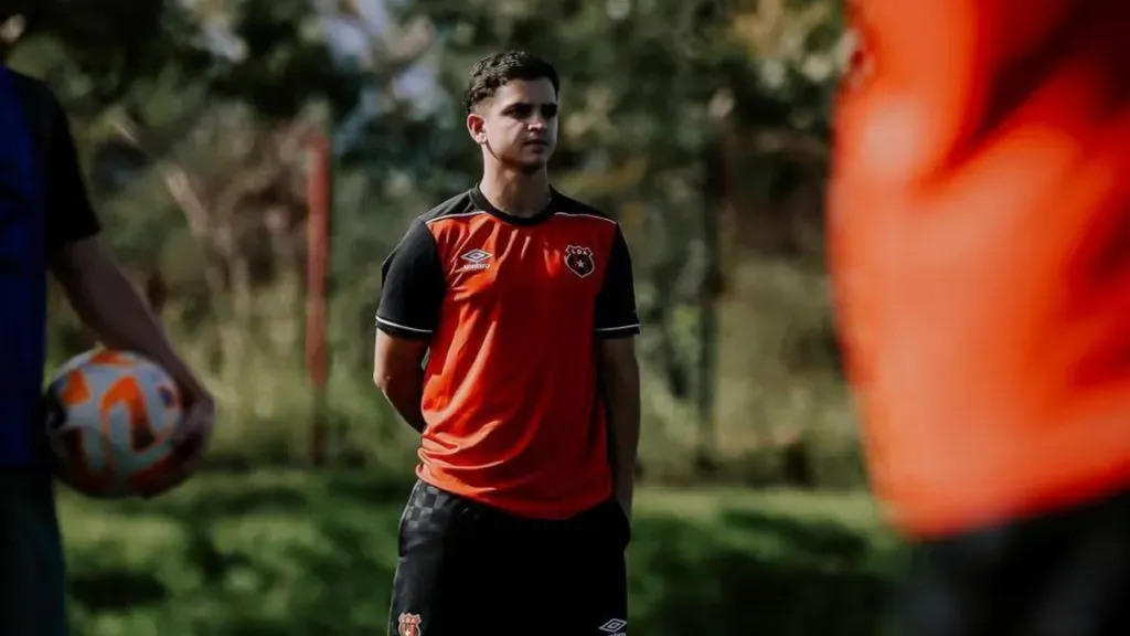 Andrés Ramírez es el hijo de Machillo Ramírez y su asistente de video.